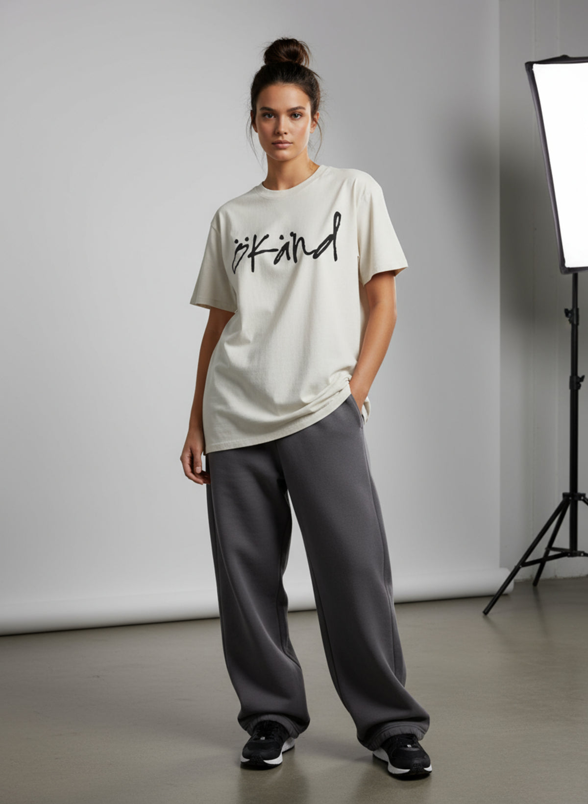 ÖKÄND LOGO T-SHIRT | FADED BONE