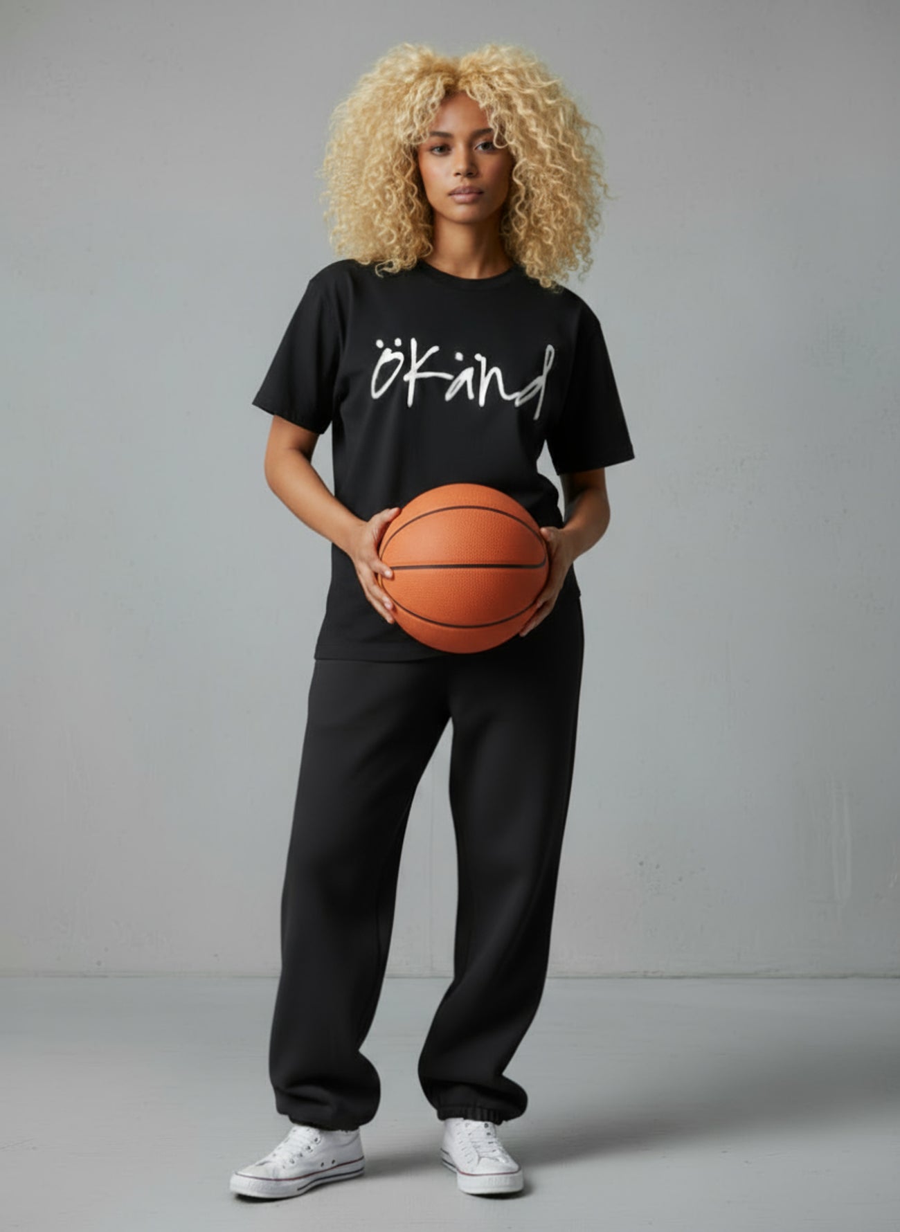 ÖKÄND LOGO T-SHIRT | SVART